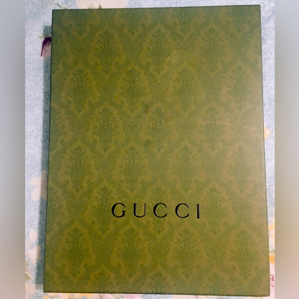 Gucci box